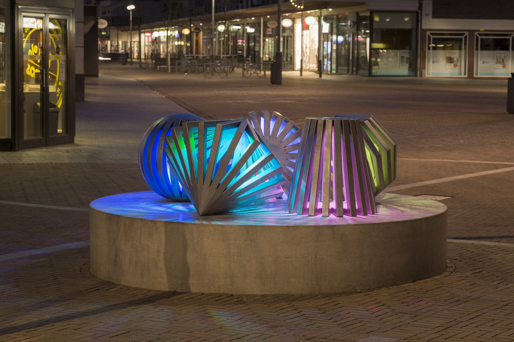 Emmeloord / Kettingplein - By light-artist Herman Kuijer